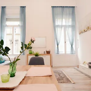 Lillybeth City Center Apartamento